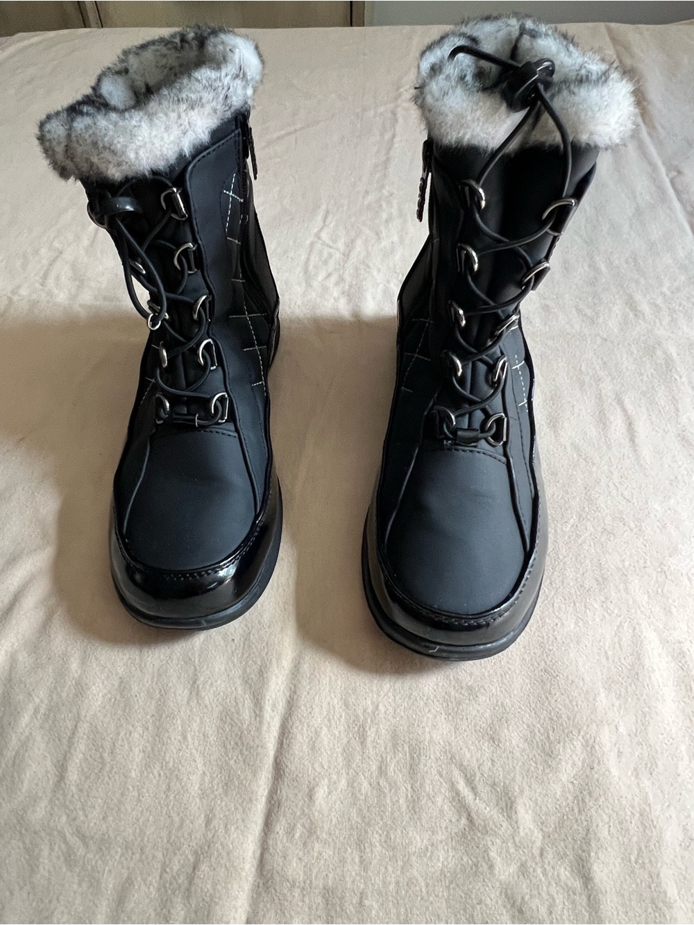 totes Black Faux-Fur Collar Lace-Up Winter Boots